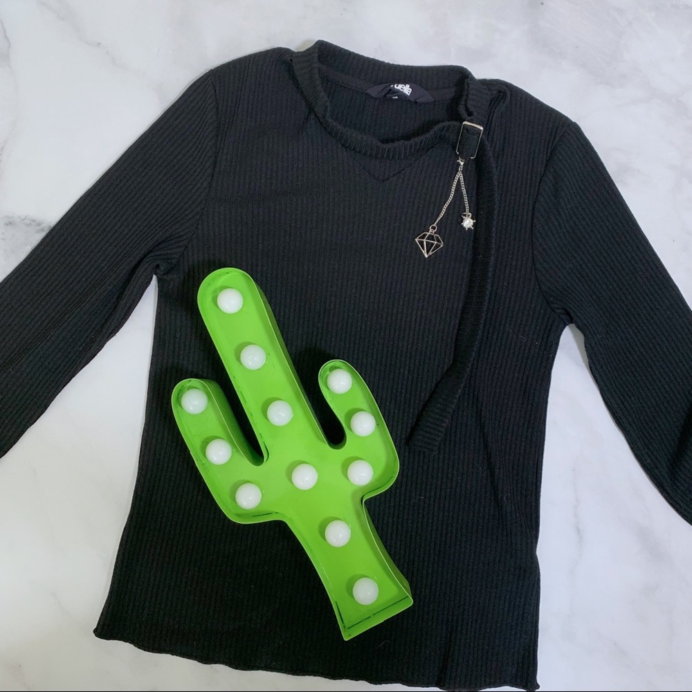 Choker v neck tee with gem charm